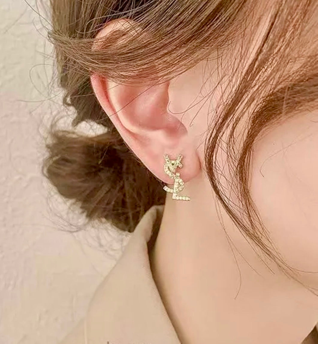 Medium Slender Y Earrings
